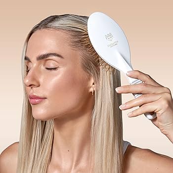 新品未使用　カッサブラシGUA SHA HAIR & SCALP BRUSH Gua Sha Hair & Scalp Brush: Infrared Edition – Snow Fox Skincare